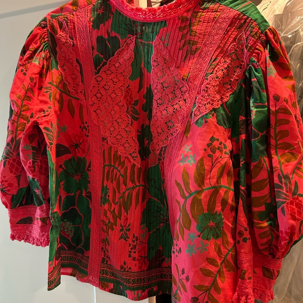 FARM RIO beautiful Pink and Green Women's Top-only worn a couple of times